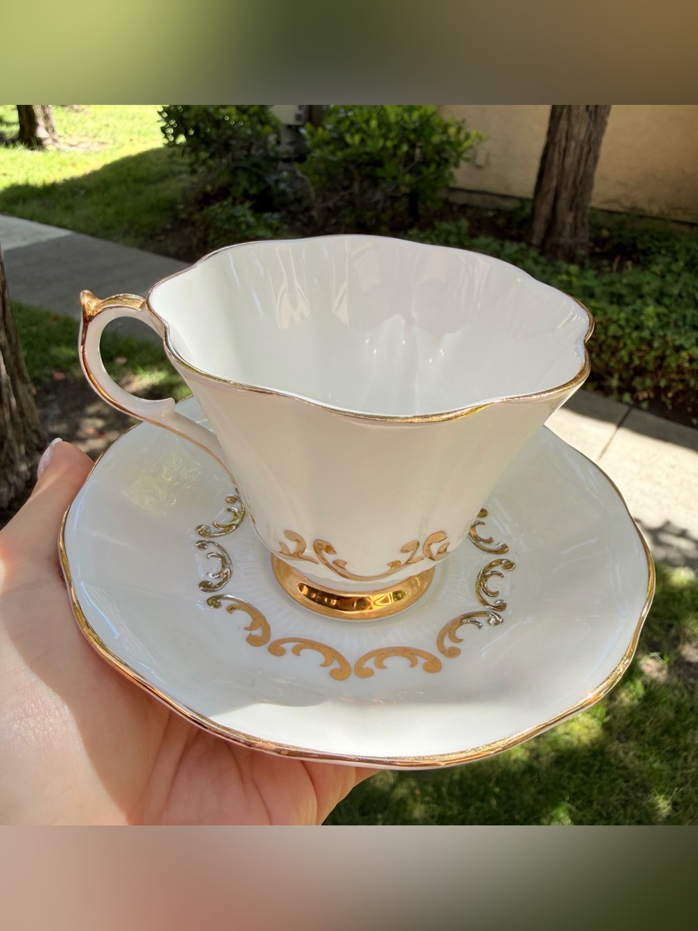 VTG Queen Anne Bone China England White/Gold Floral Coffee Cup & Saucer 2-Piece